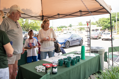 Customers look at prizes for Mainstreet Community Bank customer appreciation